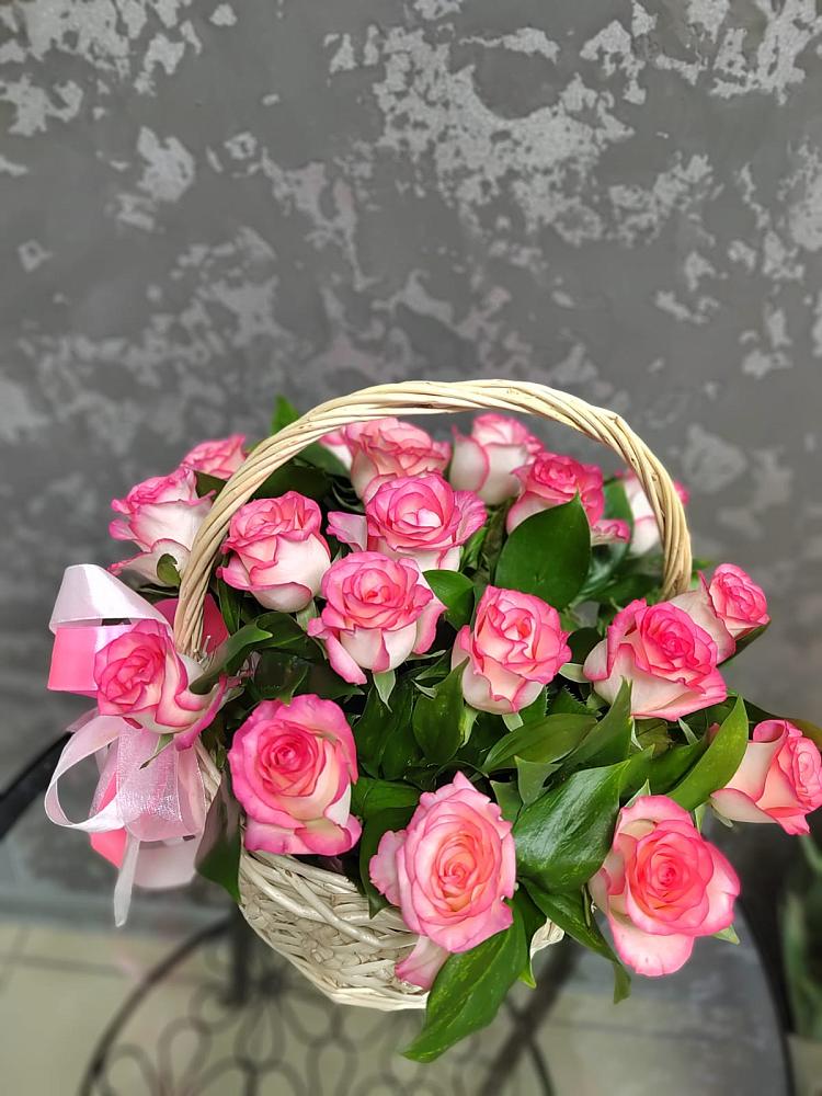 Цветочная композиция из Розы в корзине в Сагопши