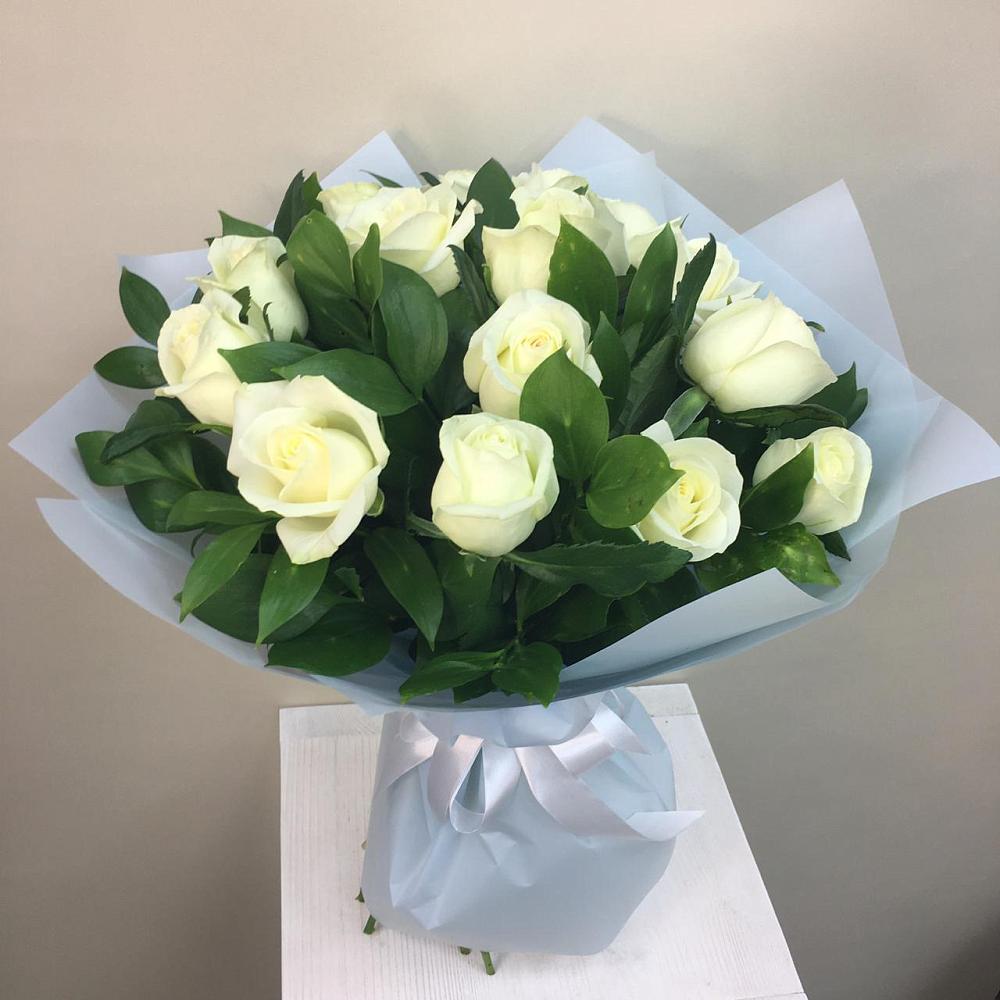 Букет 15 Белых роз Проуд в Сагопши