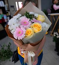 Букет цветов из:  Герберы, Розы и Хризантемы в Сагопши