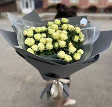 Букет Белые кустовые розы Солинеро в Сагопши
