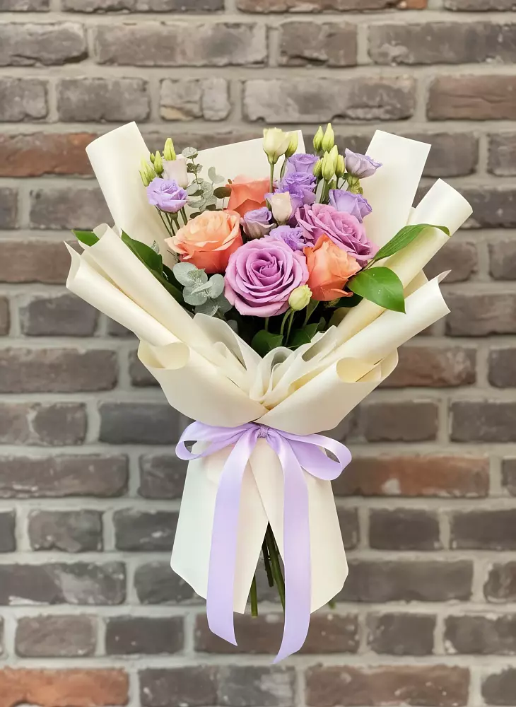 Букет цветов из: Лизиантусы и Розы в Сагопши