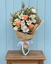 Букет цветов из:  Альстромерии, Лизиантусы, Розы и Хризантемы в Сагопши
