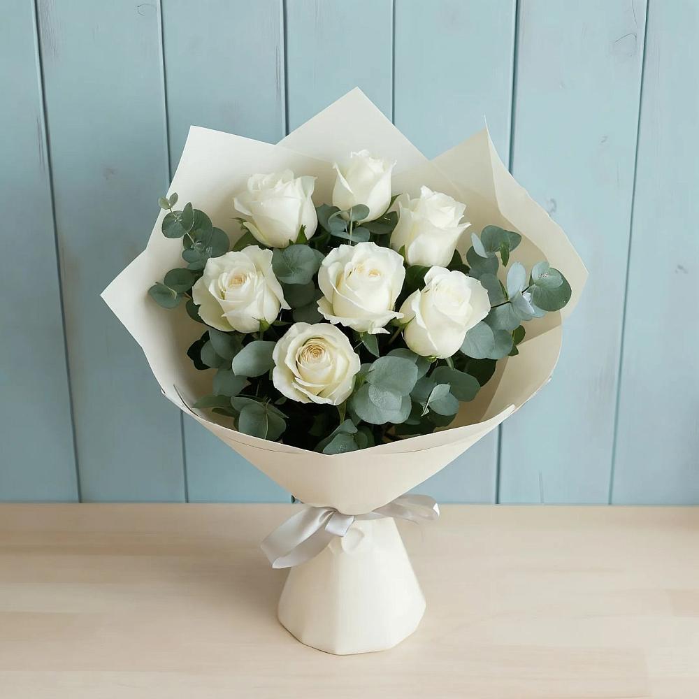 Букет Белые розы в Эвкалипте в Сагопши