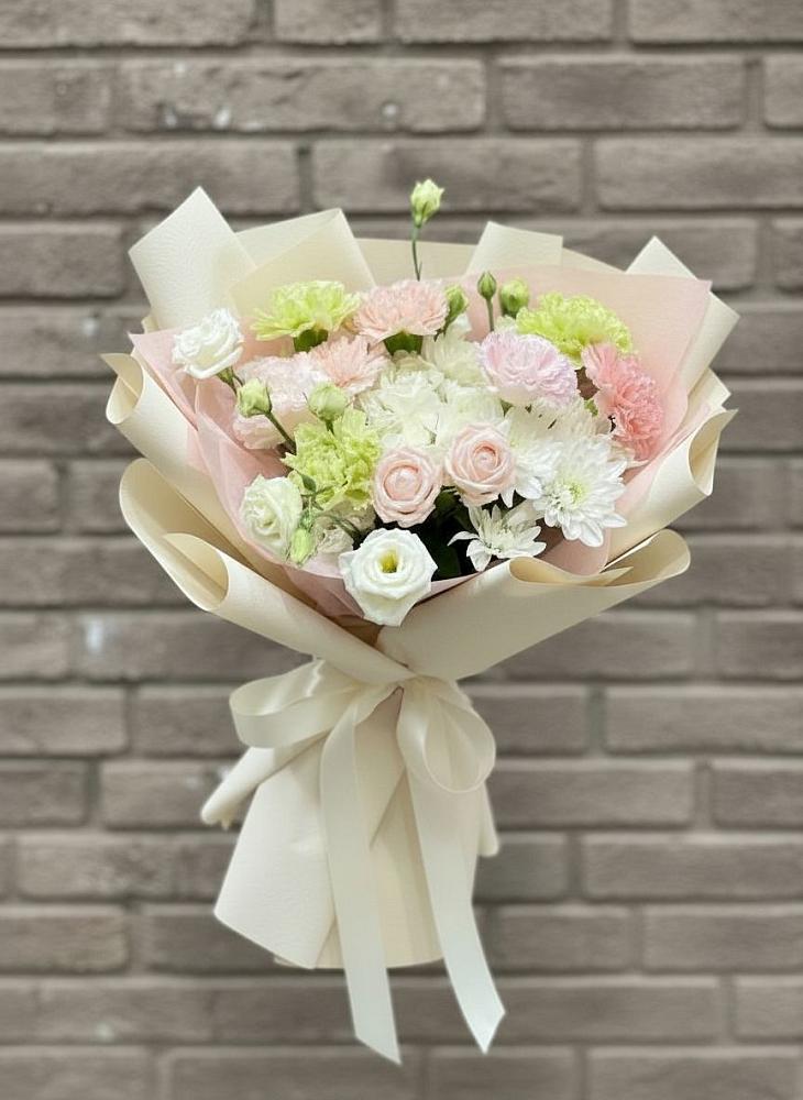 Букет цветов из: Гвоздики, Розы, Лизиантусы и Хризантемы в Сагопши