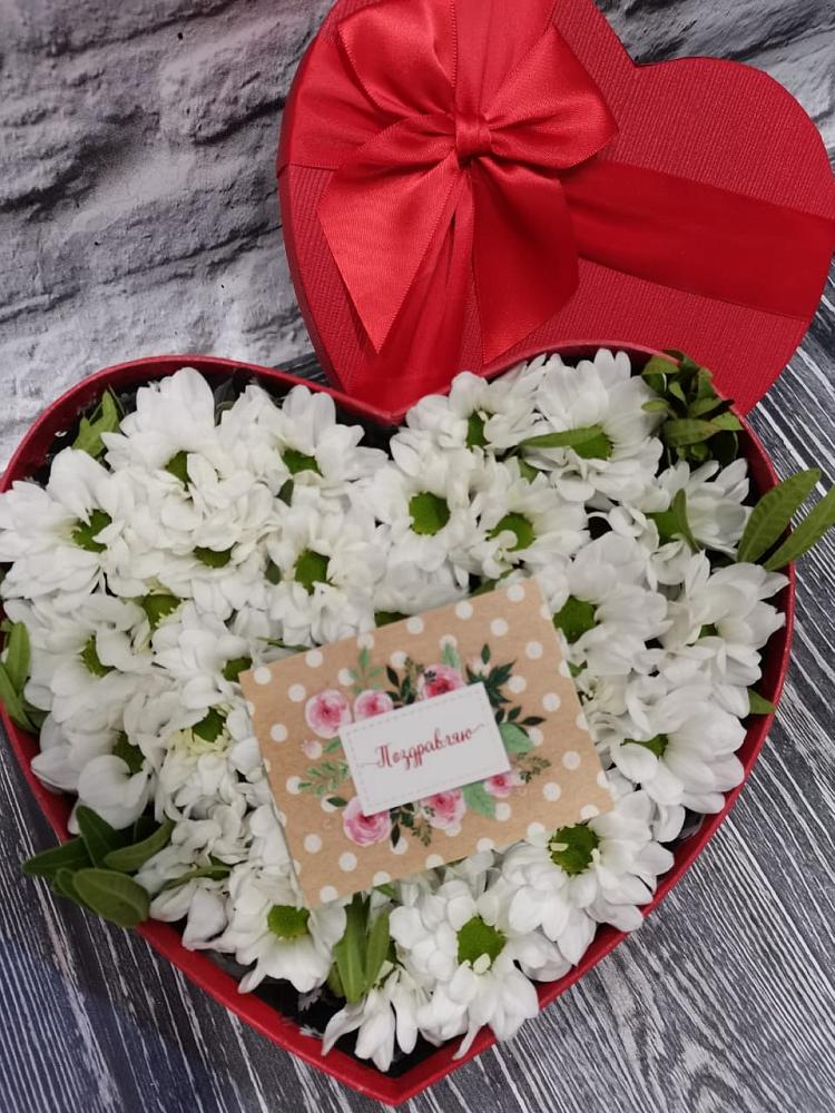 Цветочная композиция из Хризантемы в виде сердца в Сагопши