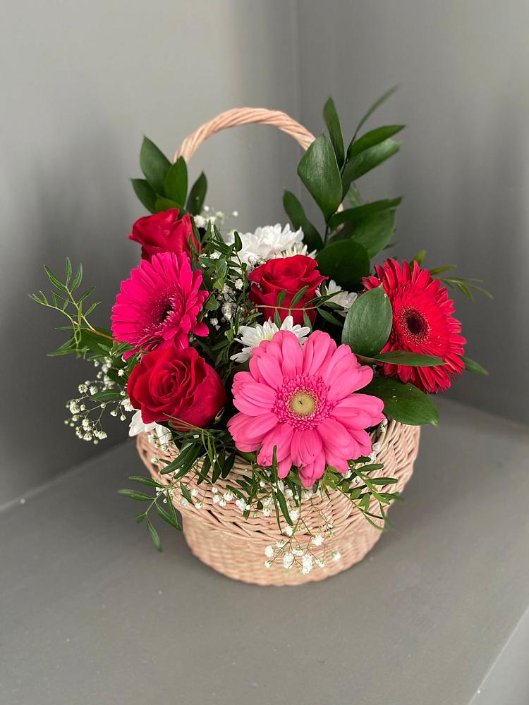 Цветочная композиция из Розы, Хризантемы и Герберы в корзине в Сагопши
