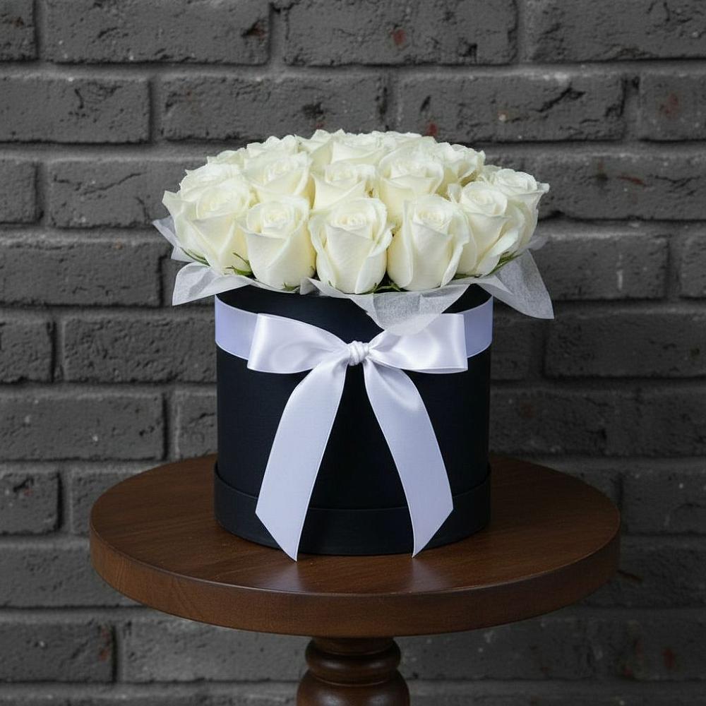 Цветочная композиция из Розы в шляпной коробке в Сагопши