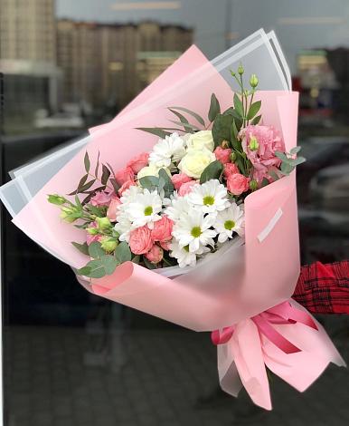 Букет цветов из: Розы, Лизиантусы и Хризантемы в Сагопши