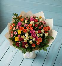 Букет Микс из разноцветных кустовых роз в Сагопши