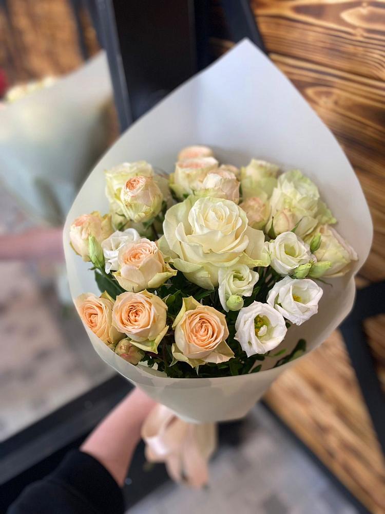 Букет цветов из: Розы и Лизиантусы в Сагопши